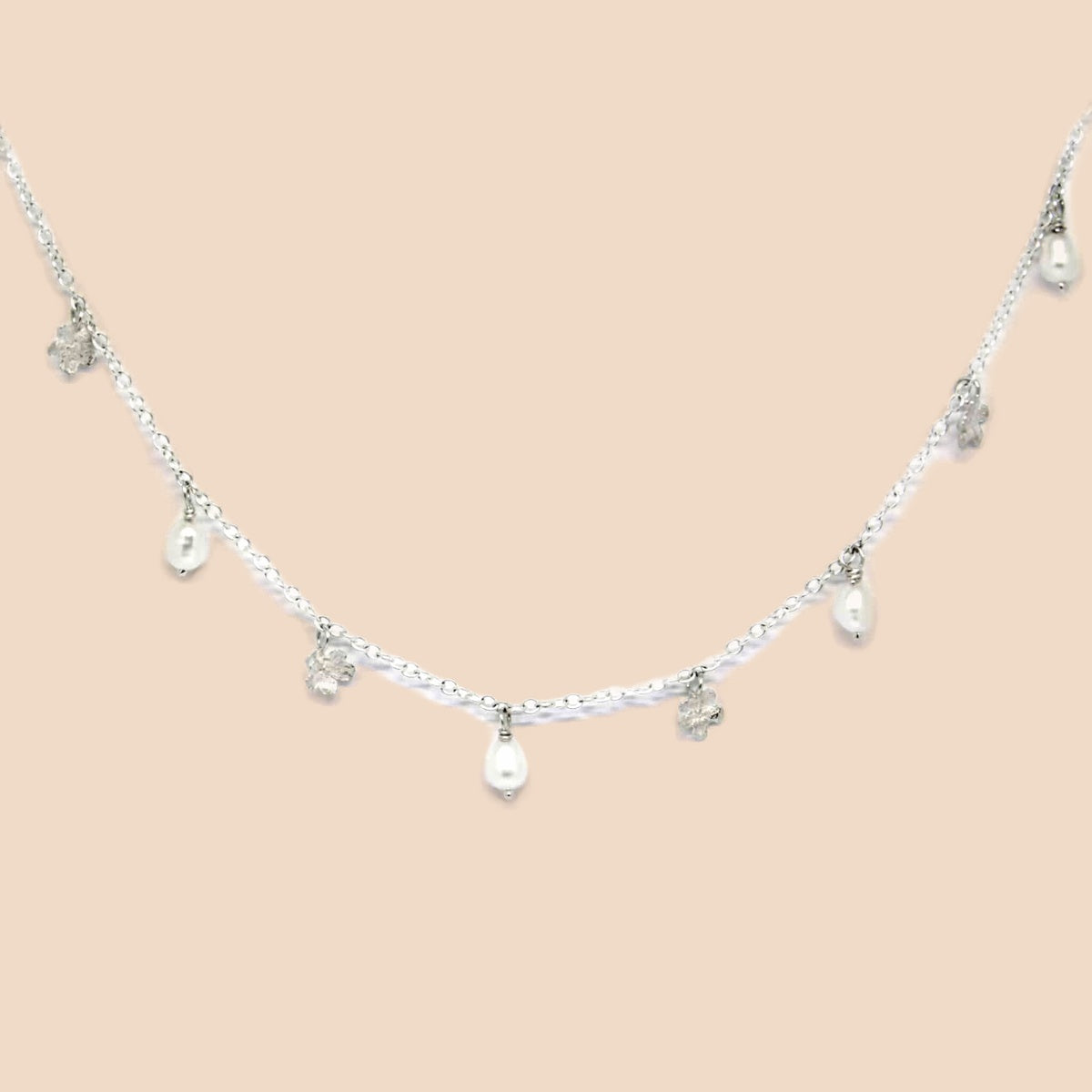 Collier fleurs en argent 925 et perles MYOSOTIS – Maison Kori, vue 3